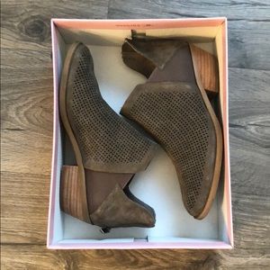 Crown Vintage Grey Tabby Bootie